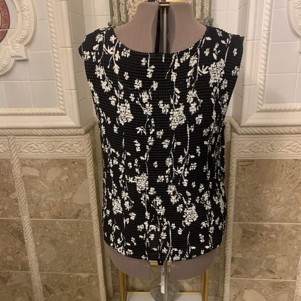 Kim Rogers. Sz 3X. Textured Crinkle Stretch Sleeveless Shell. Scoop Neck. B95 - Picture 5 of 6